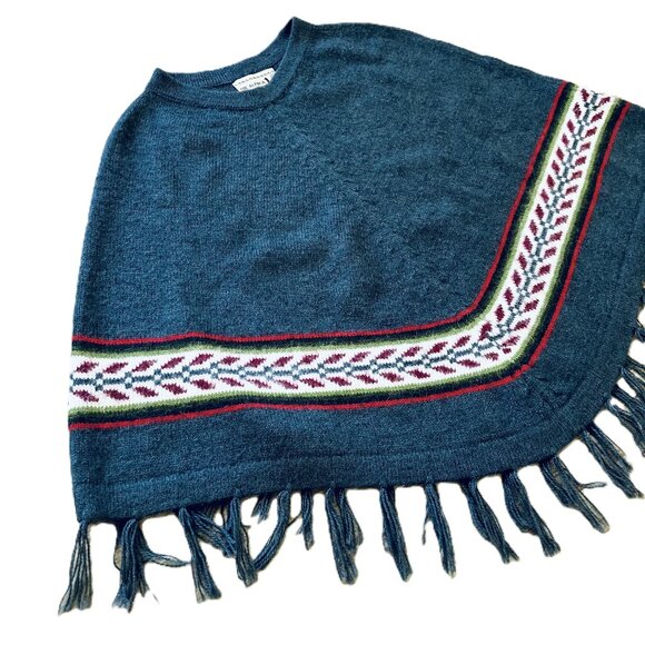Alpaca Connection Knit Poncho Fringed Grey with Pattern Border Made in Peru - Picture 2 of 7